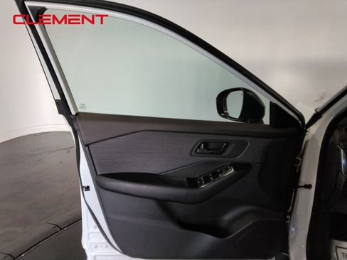 Used 2023 Nissan Rogue S image 26