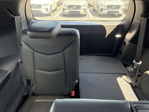 Used 2025 Cadillac XT6 Luxury FWD image 11
