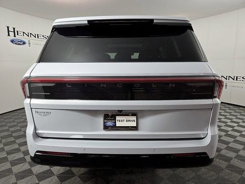 New 2025 Lincoln Navigator Reserve image 6