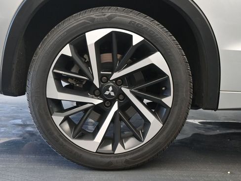 Used 2023 Mitsubishi Outlander SEL image 9