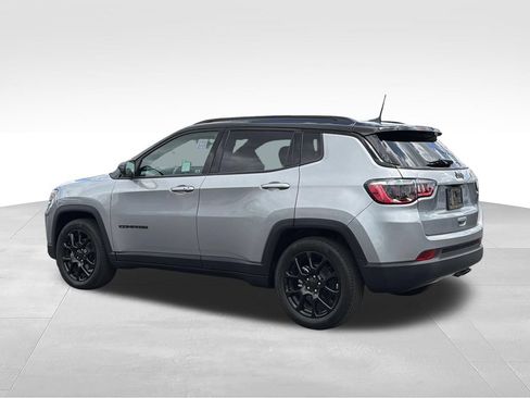Used 2022 Jeep Compass Latitude w/ Convenience Group FWD image 5