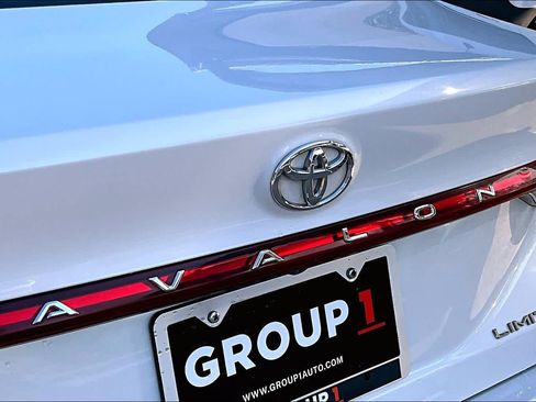 Used 2019 Toyota Avalon Limited FWD image 29