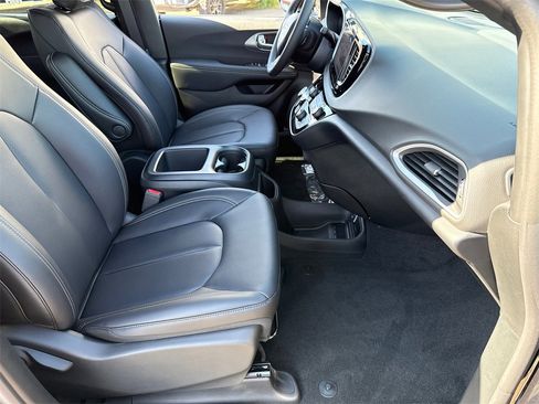New 2025 Chrysler Voyager LX image 15