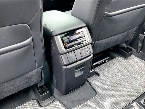 Used 2024 Subaru Ascent Limited w/ Technology Package image 24