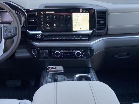 New 2026 GMC Sierra 1500 SLT image 17