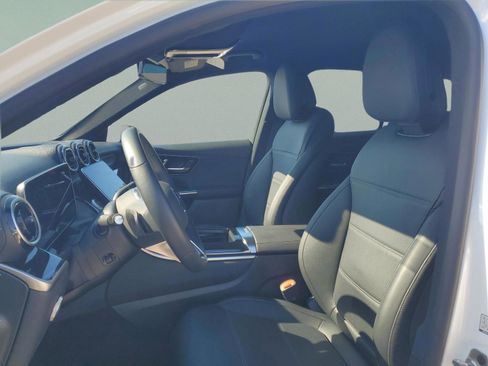 Used 2025 Mercedes-Benz GLC 300 image 23