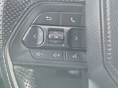 Certified 2025 Toyota Tacoma SR5 AWD/4WD image 22