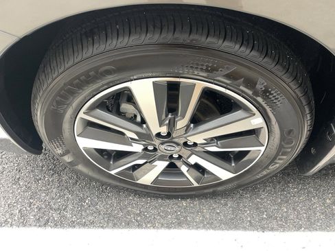 Certified 2025 Nissan Versa SV w/ Trunk Package image 5