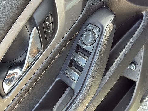 Used 2019 Chevrolet Traverse LT FWD image 21