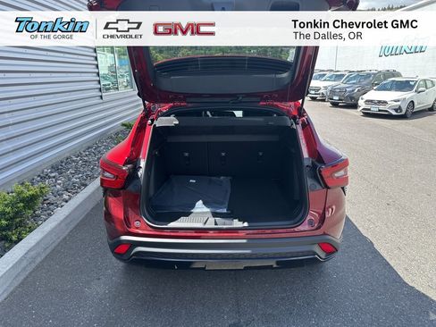 New 2025 Chevrolet Trax RS image 4