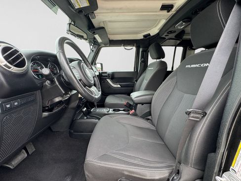 Used 2017 Jeep Wrangler Unlimited Rubicon w/ Connectivity Group AWD/4WD image 17