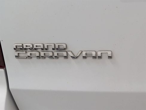 Certified 2018 Dodge Grand Caravan SXT w/ Driver Convenience Group image 12