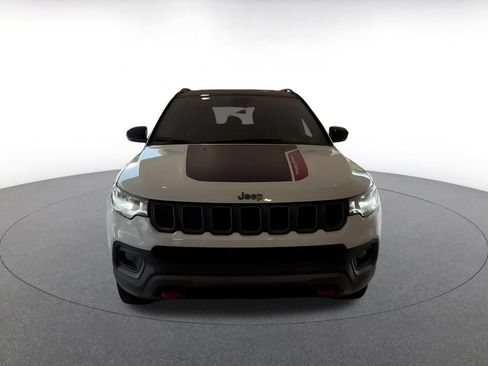 Used 2025 Jeep Compass Trailhawk AWD/4WD image 4