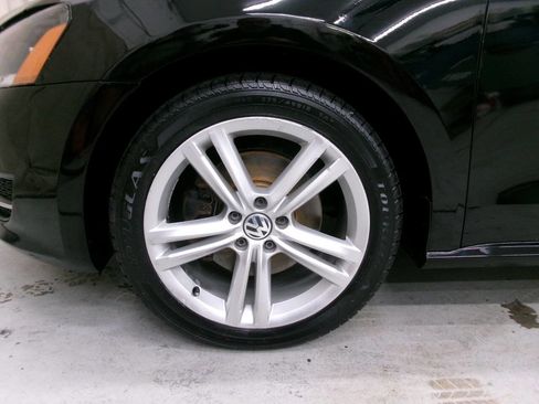 Used 2014 Volkswagen Passat 2.5 SE image 2