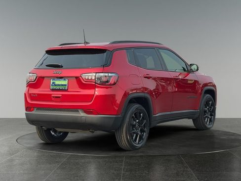 Used 2025 Jeep Compass Latitude w/ Altitude Special Edition AWD/4WD image 9