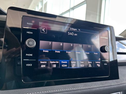 Used 2025 Volkswagen Taos SE image 25