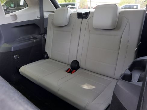 Used 2021 Volkswagen Tiguan SEL FWD image 11