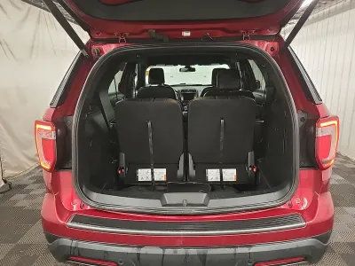 Used 2018 Ford Explorer XLT w/ XLT Appearance Package AWD/4WD image 13