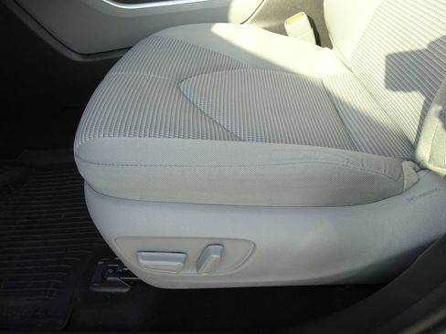 Used 2023 Toyota Highlander LE AWD/4WD image 9