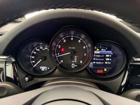 Certified 2023 Porsche Macan AWD/4WD image 21