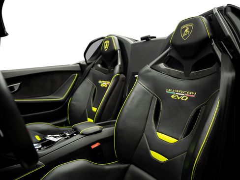 Used 2020 Lamborghini Huracan EVO RWD image 35