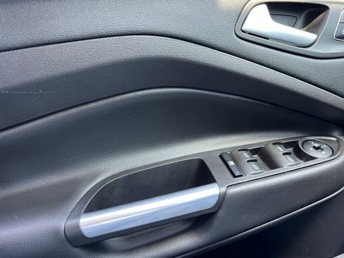 Used 2018 Ford Escape SE w/ SE Sport Appearance Package image 15