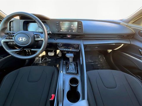 Certified 2025 Hyundai Elantra Sport image 16