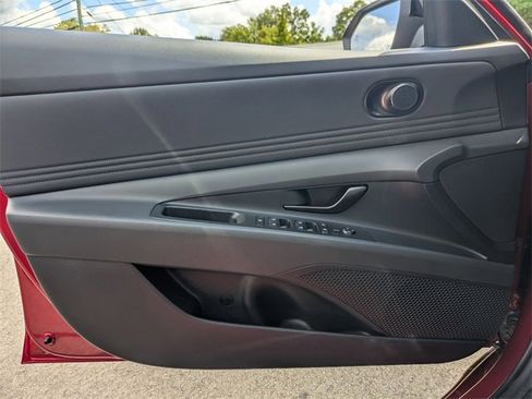 Used 2025 Hyundai Elantra SEL image 10