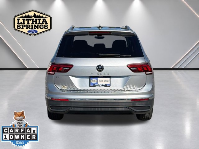 Used 2023 Volkswagen Tiguan SE w/ Panoramic Sunroof Package FWD image 4