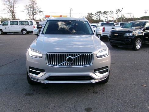 Used 2024 Volvo XC90 B6 Plus image 3