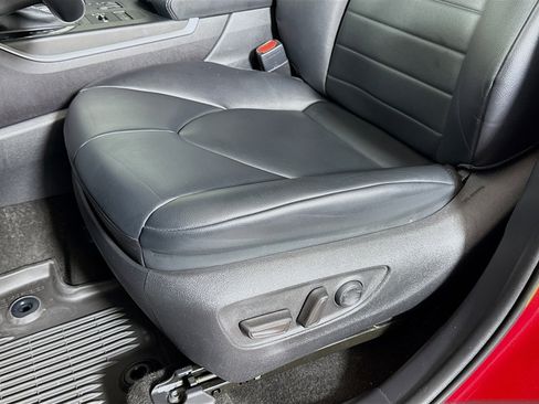 Certified 2023 Toyota Highlander XLE image 20