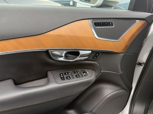 Used 2021 Volvo XC90 T6 Momentum image 14