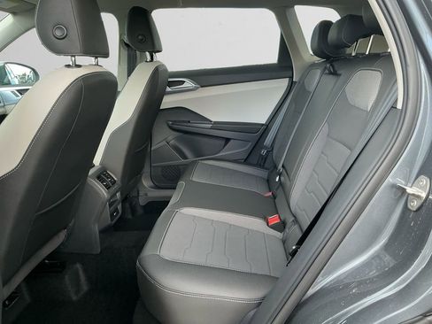 New 2025 Volkswagen Taos SE image 12