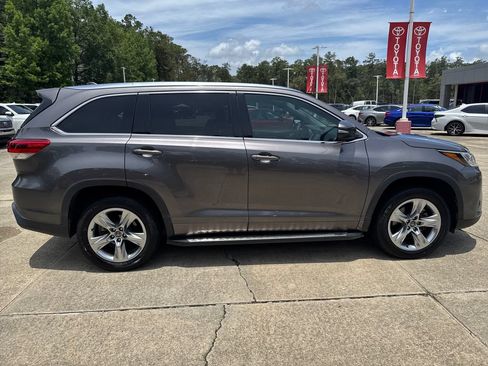 Used 2018 Toyota Highlander Limited FWD image 8