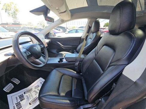 Used 2022 Tesla Model Y Performance image 3