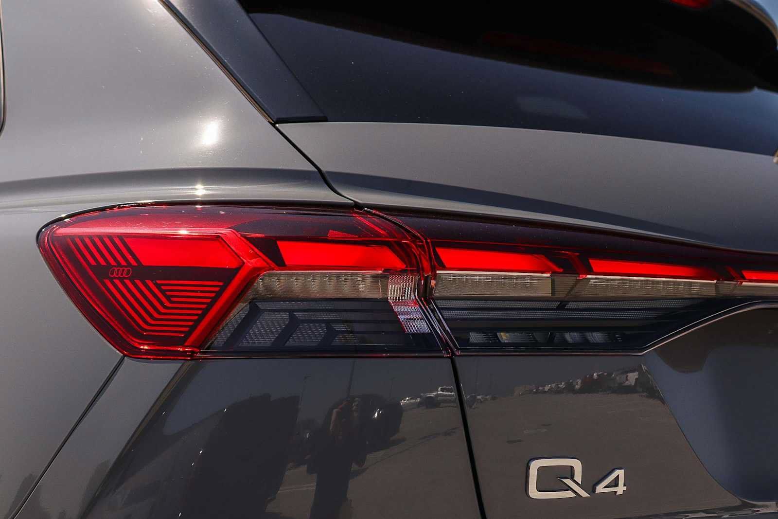 Used 2023 Audi Q4 e-tron Premium w/ Convenience Package RWD image 12