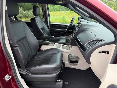 Used 2017 Dodge Grand Caravan SXT FWD image 18