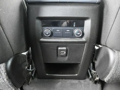 Used 2019 Chevrolet Traverse LT image 15