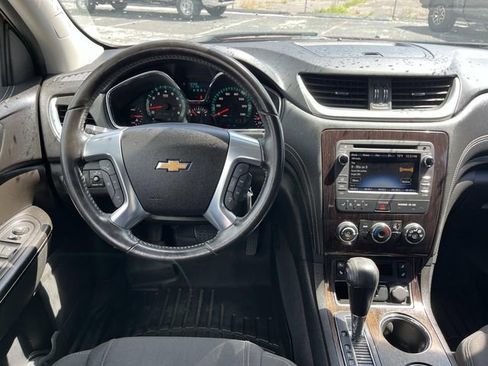 Used 2017 Chevrolet Traverse LT w/ Style and Technology Package image 11