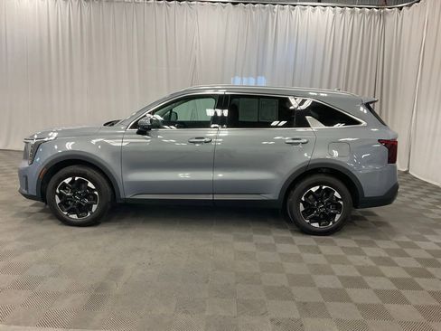 Used 2024 Kia Sorento S image 5