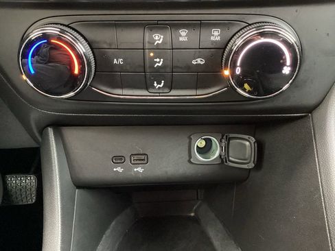 Used 2025 Buick Encore GX Preferred AWD/4WD image 17