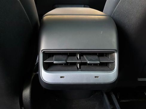 Used 2024 Tesla Model Y Long Range AWD/4WD image 13