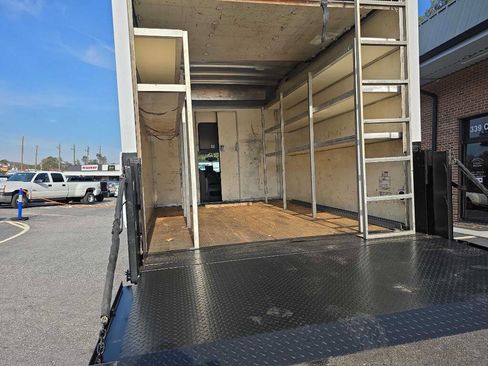 Used 2018 Ford E-350 and Econoline 350 Super Duty w/ Power Windows & Locks Group image 17