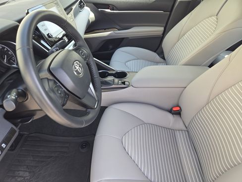 Used 2022 Toyota Camry SE image 15