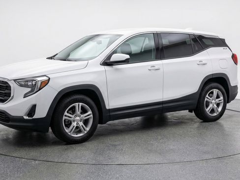 Used 2024 GMC Terrain SLE FWD image 3