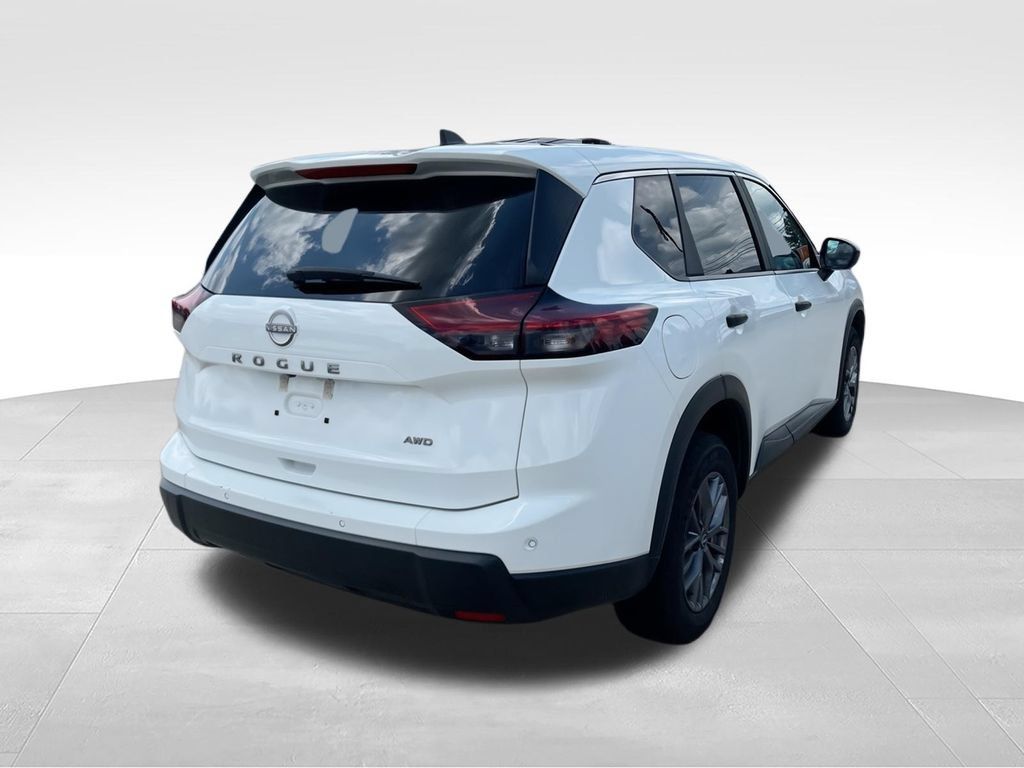 Used 2024 Nissan Rogue S AWD/4WD image 8