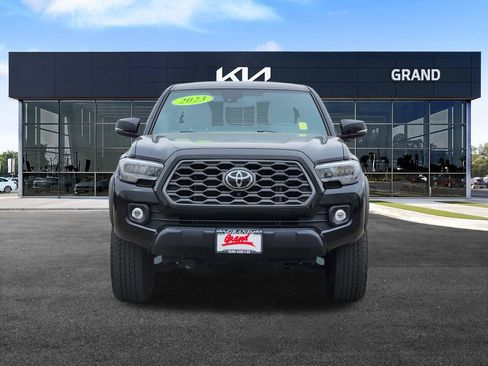 Used 2023 Toyota Tacoma TRD Off-Road w/ Advanced Technology Package AWD/4WD image 4