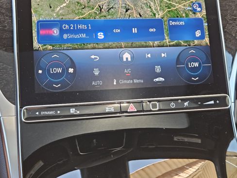 Used 2025 Mercedes-Benz GLC 300 image 16