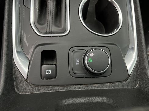 Used 2019 Chevrolet Traverse RS w/ LPO, Cargo Package FWD image 13