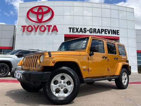 Used 2014 Jeep Wrangler Unlimited Sahara w/ Connectivity Group image 2